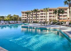 Bright Beach Condo on 50-Acre Hilton Head Resort! - Hilton Head Island - Pool