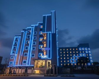 Fabhotel Orion - Nr Shilparamam, Hitech City - Hyderabad - Building