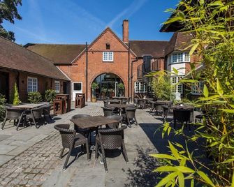 The Dog & Doublet Inn - Stafford - Innenhof