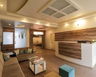 Arristo Resorts & Club - Ahmedabad - Rezeption