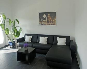 Something special: Modern, bright 2-room apartment with large roof terrace - Freiburg im Breisgau - Sala de estar