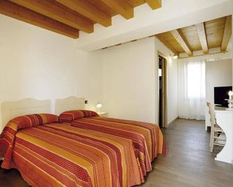 Le Favole Agriturismo - Sacile - Bedroom