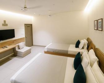 Hotel Kant by GoHotels - Near Shree Dwarkadhish Temple - Dwārka - Bedroom