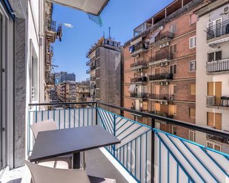 B&B Welcome Inn Napoli - Nápoles - Balcón