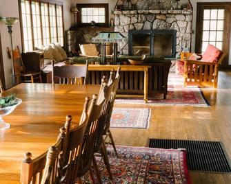 Cedar Cliff Retreat - Stunning 1920's Craftsman On Lake Superior Shore - Lutsen - Dining room