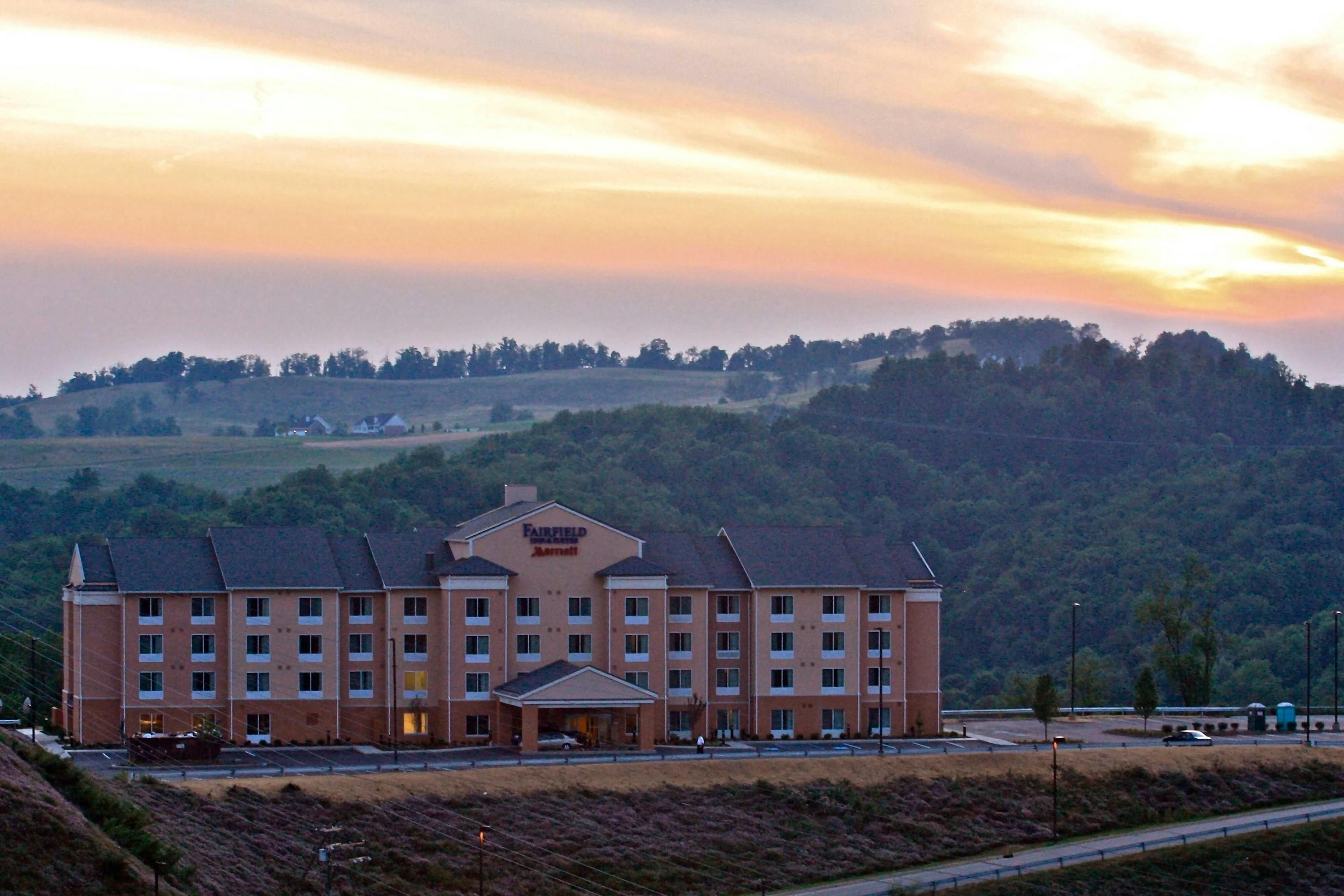 Fairfield Inn & Suites by Marriott Morgantown - מורגנטאון - בניין