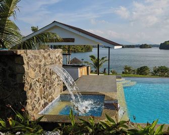Almost Heaven Lake Resort - Cavinti