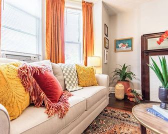 Sweet Little Suite Near Hospital & Park - Pittsburgh - Sala de estar