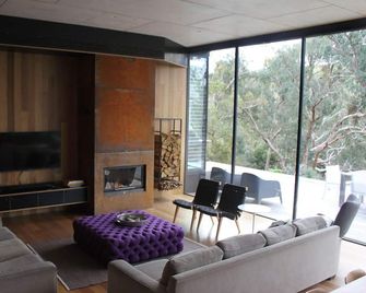 GETO - Holiday home with a pool on the river - Merrijig - Sala de estar