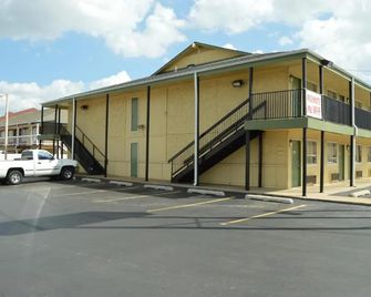 Delux Inn Tulsa - Tulsa - Bangunan