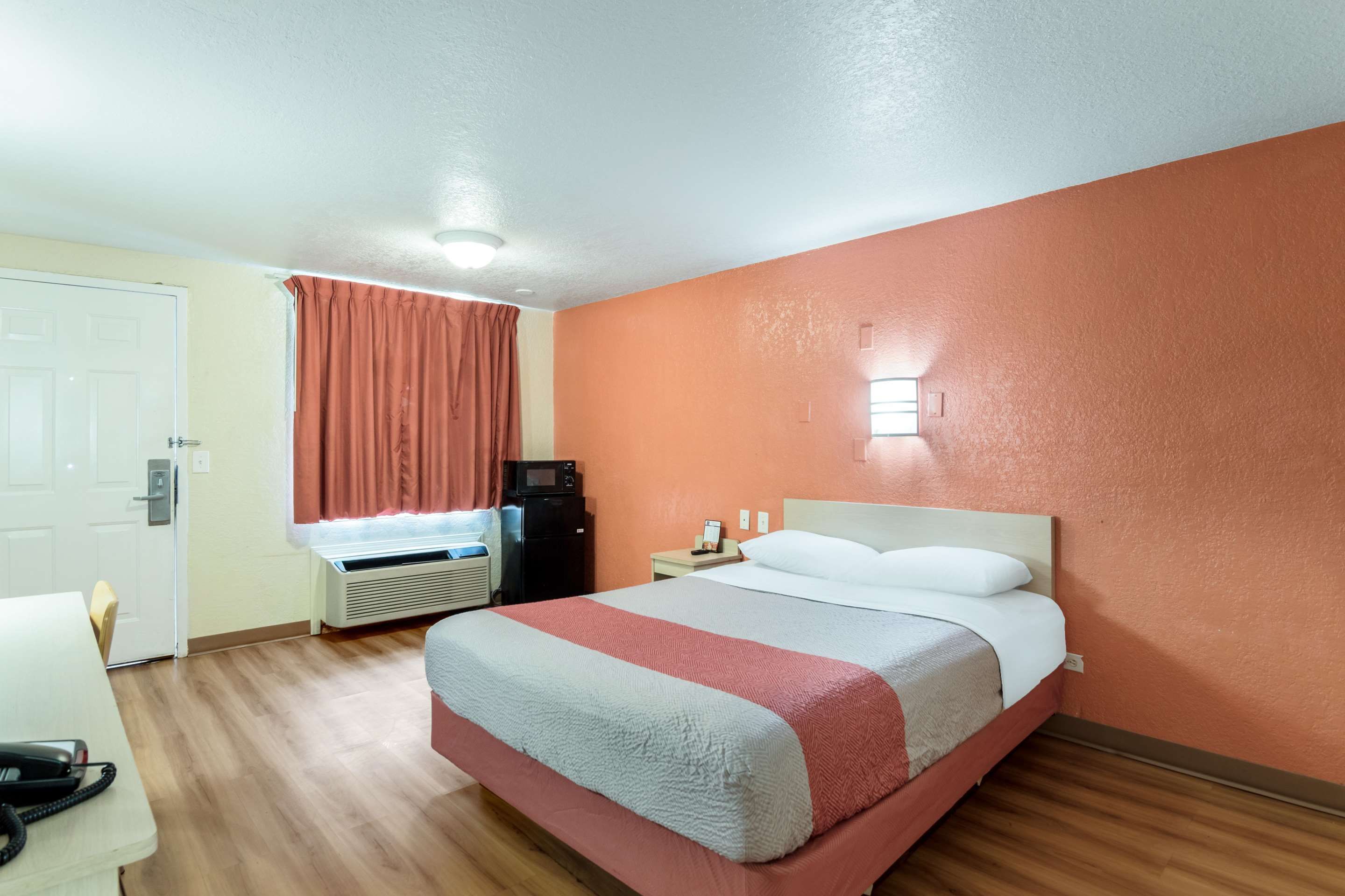 Bedroom view of Motel 6 Newport News, VA