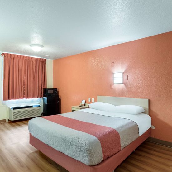 Bedroom view of Motel 6 Newport News, VA