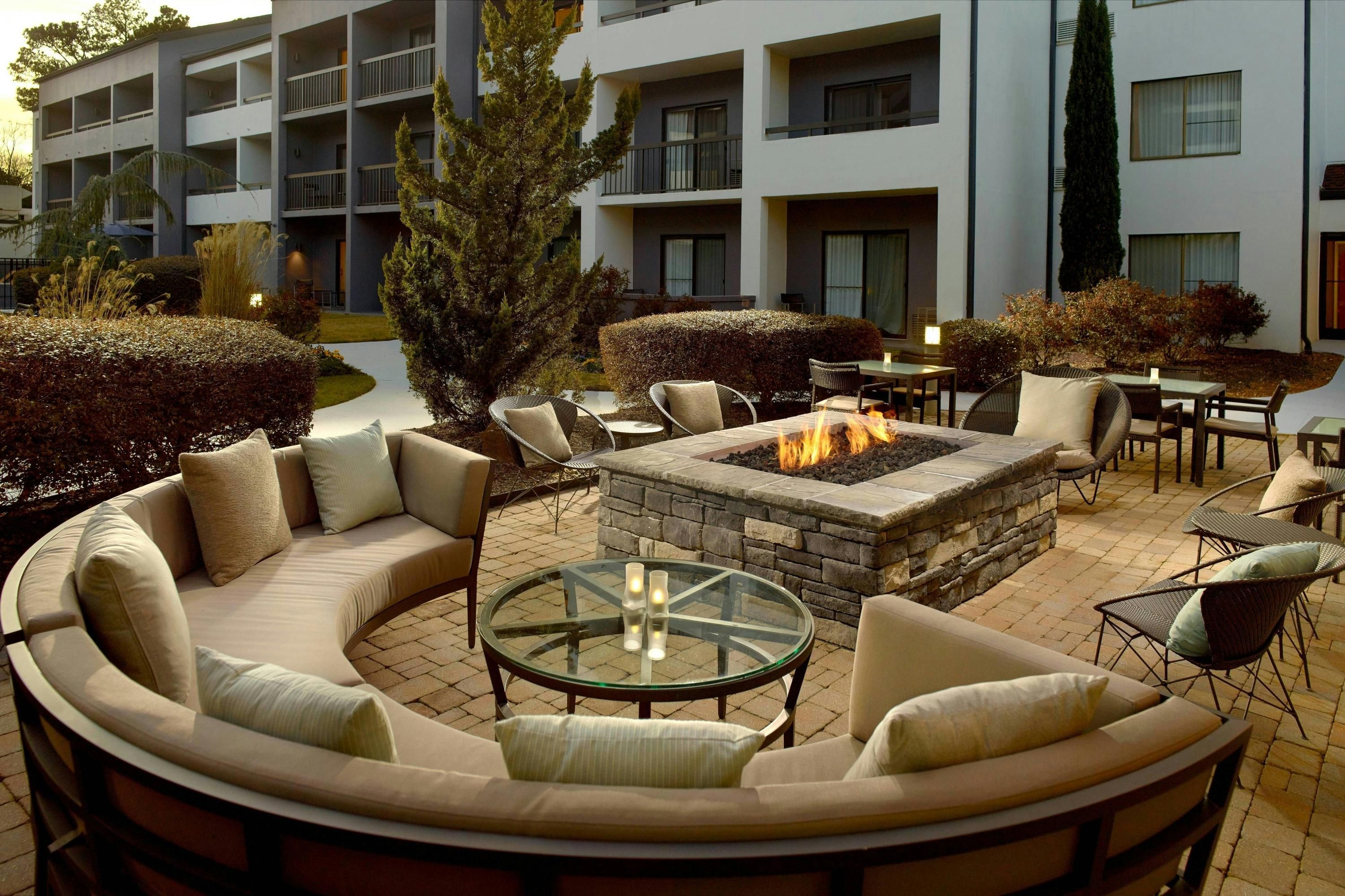 Courtyard by Marriott Greenville Haywood Mall - גרינוויל - פטיו