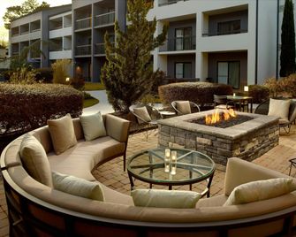 Courtyard by Marriott Greenville Haywood Mall - גרינוויל - פטיו