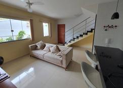 Casa Duplex Iriri - Banheira e Piscina - Iriri - Sala de estar