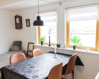 Traditional Faroese House Near Airport - Sorvagur - Comedor
