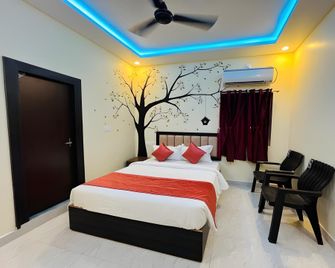 Lalitha Karunya Residency A/C - Chīrāla - Bedroom