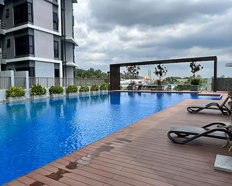 Le Pavillion Puchong By Emily In Town - Puchong - Pool