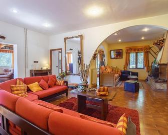 Idyllically located cottage for a wonderful vacation with your loved ones. - Allumiere - Living room