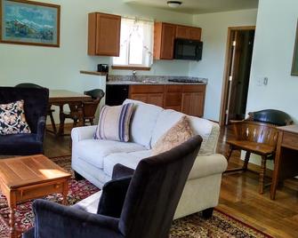 Stone Turtle Lodges Has 3 Luxurious Individual Cabins 3 Miles North Of Cortez - Cortez - Stue