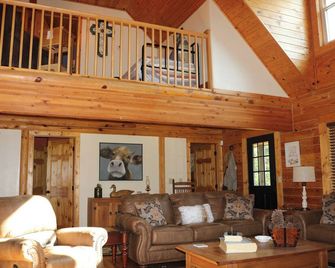 Chase N' Sunsets - NEW Listing, Brow view, between Mentone & Little River Canyon - Fort Payne - Living room