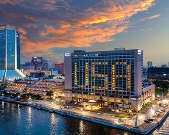 2 Connecting Suites with Three Beds at a 4 Star Hotel by Suiteness - Jacksonville - Edificio