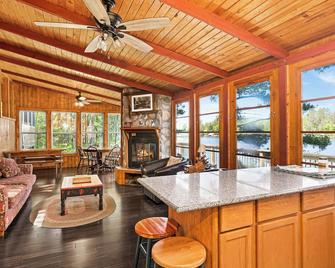 Ludlow's Island Resort - Cook - Sala de estar
