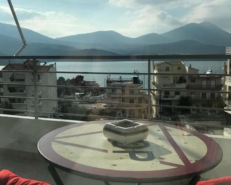 Boutique Apartment of Chalkida by the sea for a family of 4 to maximum 5 people. - Chalkida - Balkon