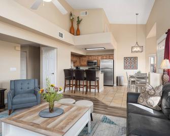 The Oasis - Golf - Pool - Hot Tub - Condo with a View. - Mesquite - Living room