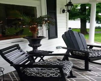 Queen bed in Lexington! - Lancaster - Patio