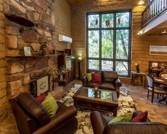 Sturt Desert Pea House - Alice Springs - Living room