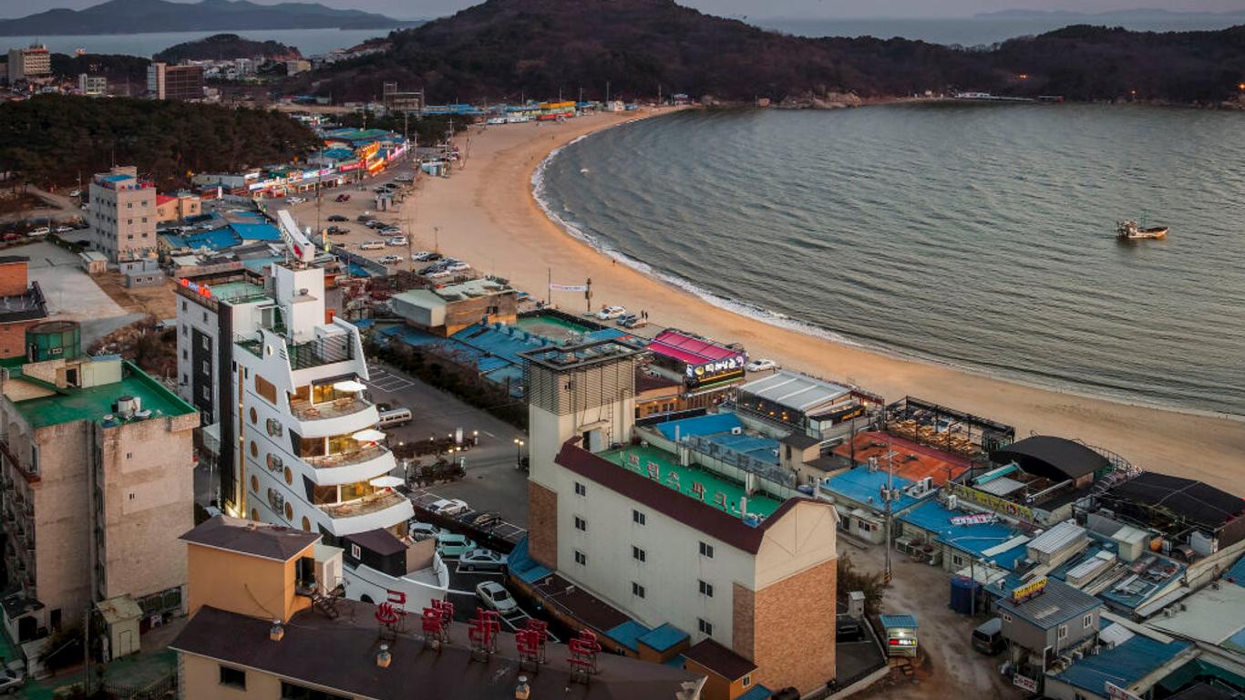 Ray Tourist Hotel
