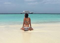 Maldives Luxury Yacht - Vihamanaafushi - Beach