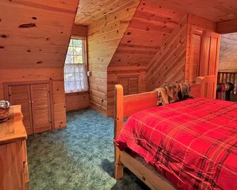 Mossy Moose Cabin | 2 Bed, 1.5 Bath - Packwood - Bedroom