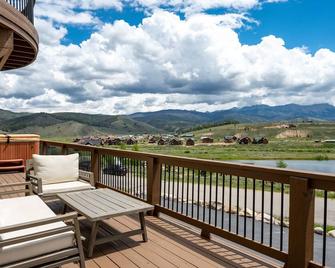 5BR House on Lake w/ Paddle Boards & Hot Tub - Tabernash - Balcón