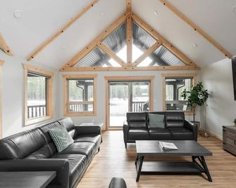 The Golden Eagle Cabin - Valemount - Sala de estar