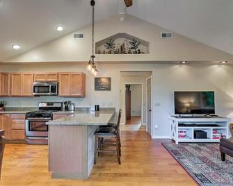 Luxury lakefront apartment and private pool! Pool open Memorial Day - Labor Day. - Seneca Falls - Kitchen