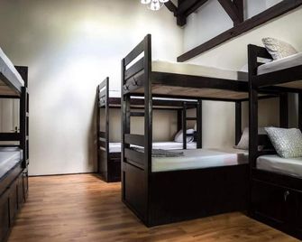 Antique Hostel - Bucarest