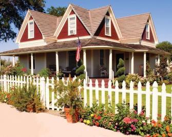 French Country Farmhouse B And B- Sunset Magazine Reccomended! - Prosser - Building