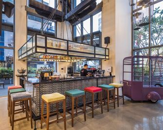WINK HOTEL SAIGON CENTRE, Unscripted by Hyatt - Ho Chi Minh City - Bar