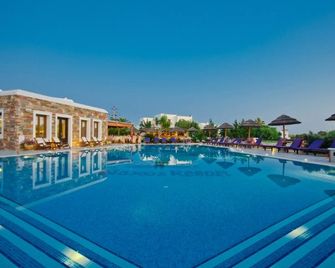 Naxos Resort - נאקסוס - בריכה