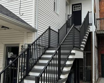 Completely renovated apartment that is located in the heart of Downtown Oxford! - Oxford - Escaleras