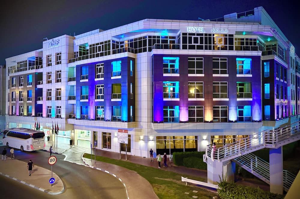 فندق تايم غراند بلازا، مطار دبي