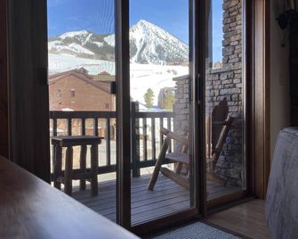 Walk to the lifts from this Black Bear Lodge 4 Bed/4 bath Condo! Common Hot Tub! - Crested Butte - Balcony