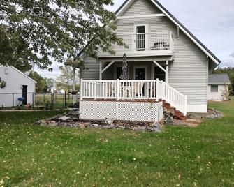 Quiet & Cozy Home Away From Home in Black River Falls - Black River Falls - Gebouw