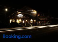 Steak Restaurant Penzion Country Saloon - Klatovy - Building