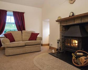Original lock keepers cottage by caledoinian canal close to Lochness - Fort Augustus - Living room