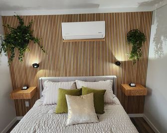 Lakelife, 4q Bed, Wooded/Private, Kayaks, Spashower, Luxe, Firepit, 2ndstorydeck - Alpena - Slaapkamer