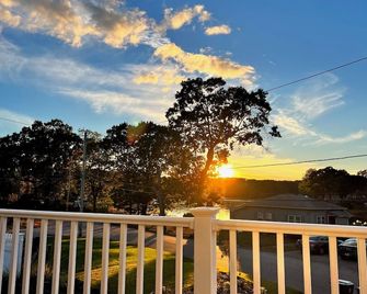 Waterfront - Near Beach - Central Air - Deck - Warwick - Balcony