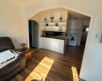 Cozy home with fenced yard and pet friendly. - Sheridan - Cocina